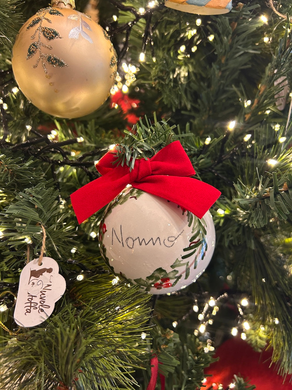 Customizable sphere with garland