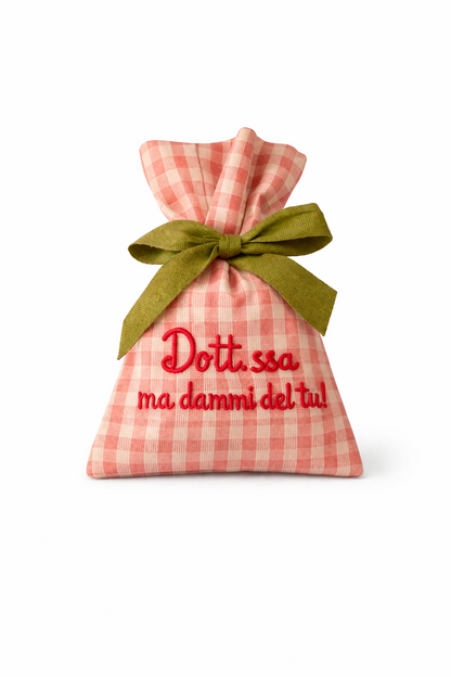 Sacchetto con frasi ricamate
