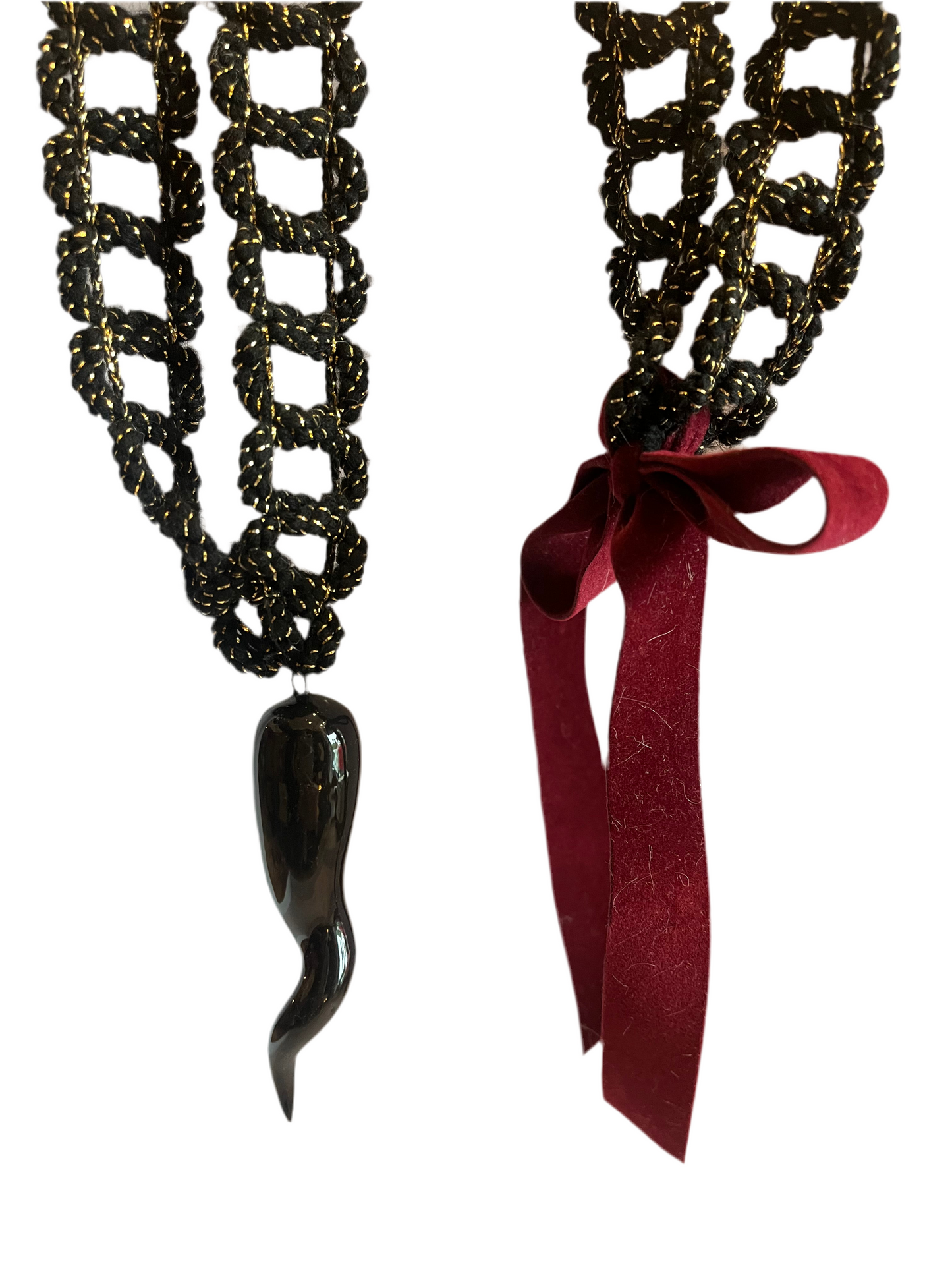 collana con corno ricamata