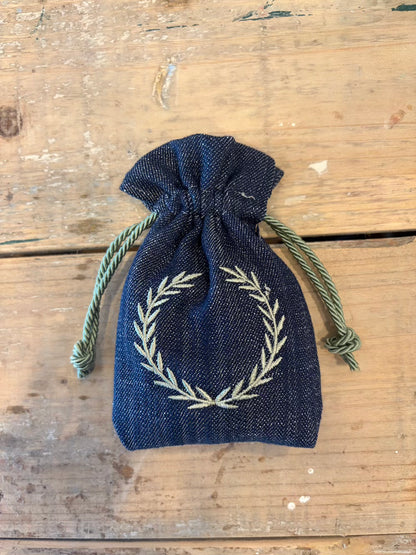 Sacchetto jeans ricamato