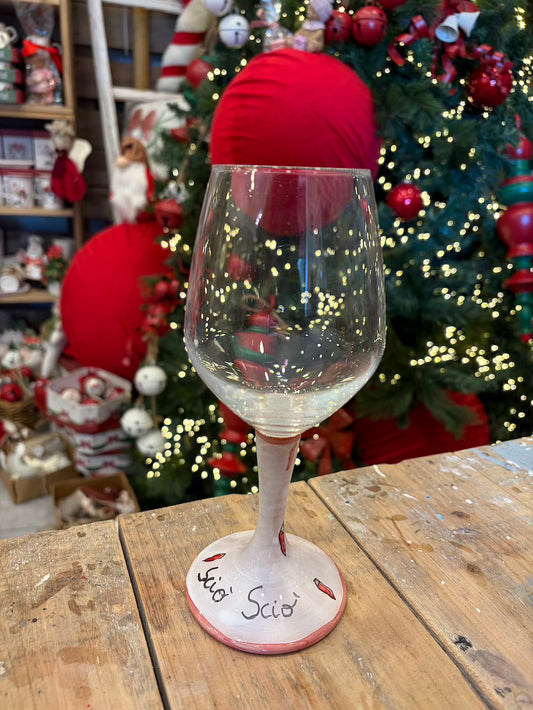 Calice di vino scaramantico